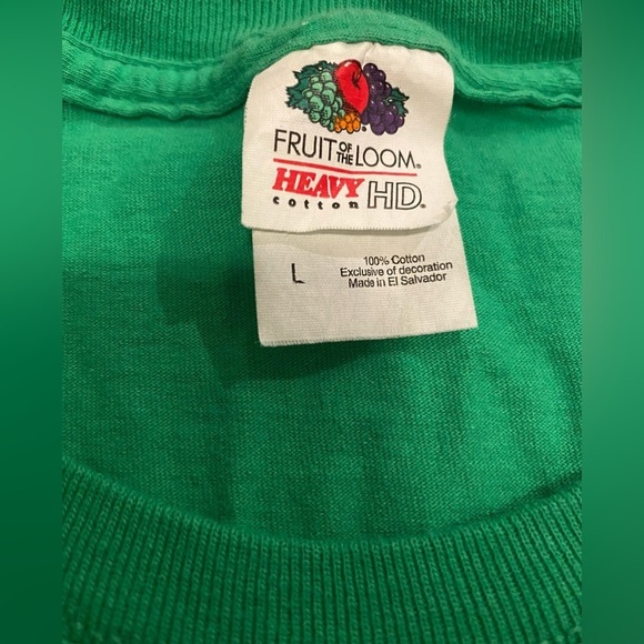 CHRISTMAS SANTA CLAUS ‘Don’t stop believin’ Green Graphic T Shirt in Large - Picture 4 of 4